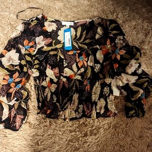 Shear flowy cropped pilgrim top